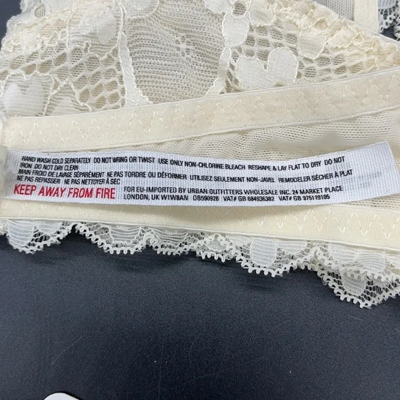 Free People Intimitely Bralette Sz Med NWT Beautiful Lacey - Picture 7 of 11